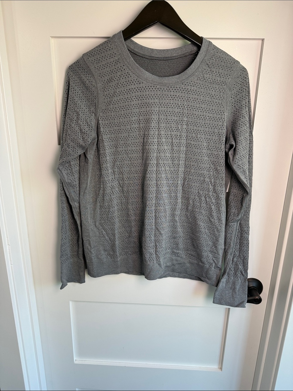 🍃Lululemon Grey perforated Long Sleeve Top
